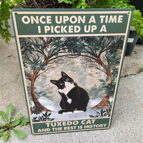 Lovely "Tuxedo Cat" Tin Wall Decor - Picture 1 of 5